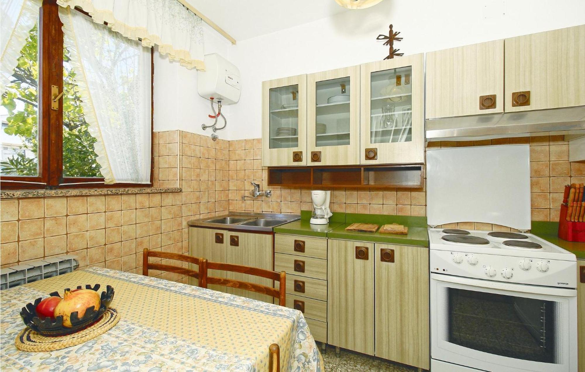 2 Bedroom Beautiful Apartment In Porec Exterior photo