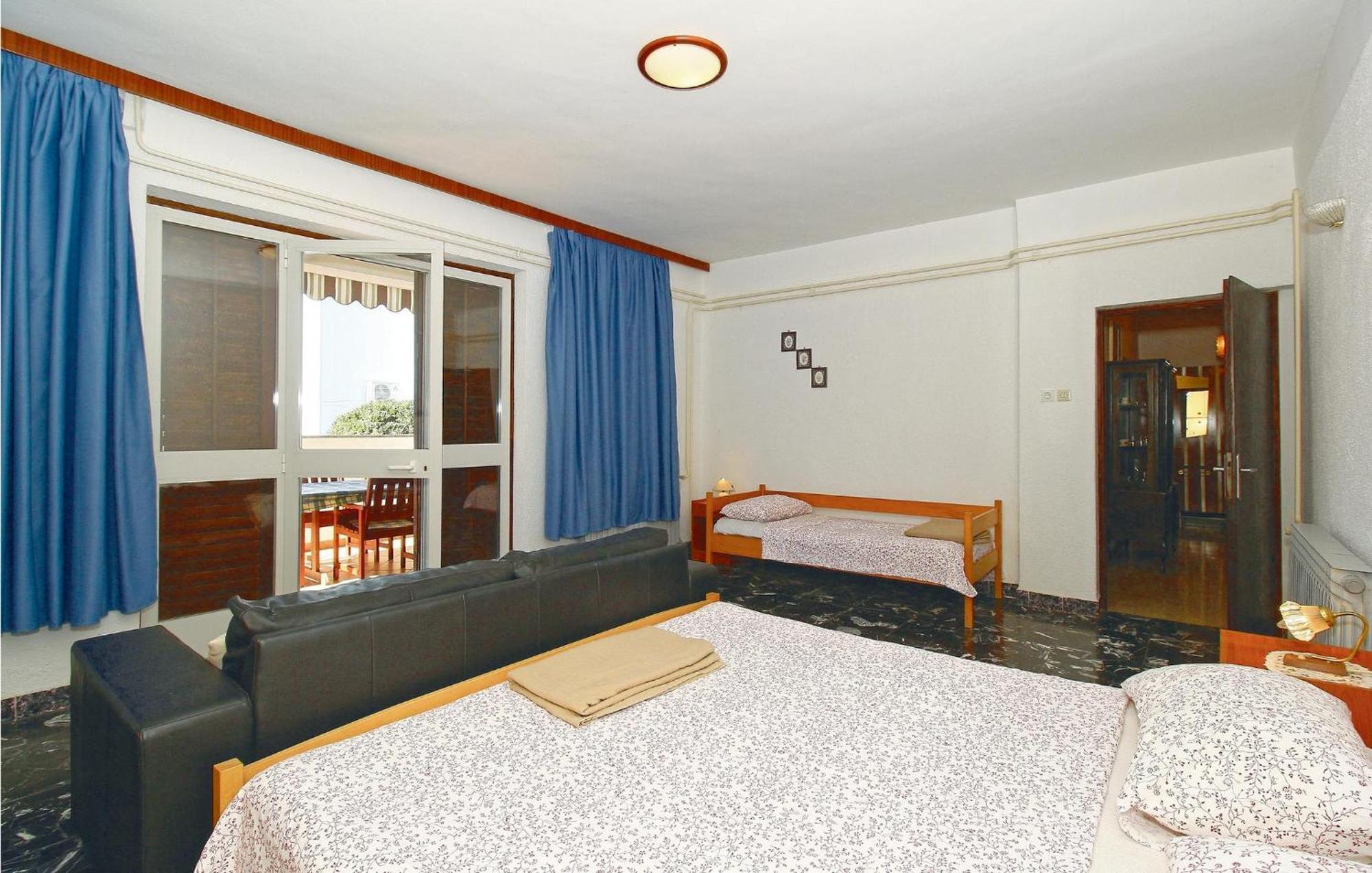 2 Bedroom Beautiful Apartment In Porec Exterior photo